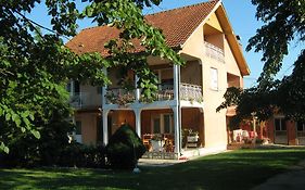 Apartments Domacinstvo Nikolic