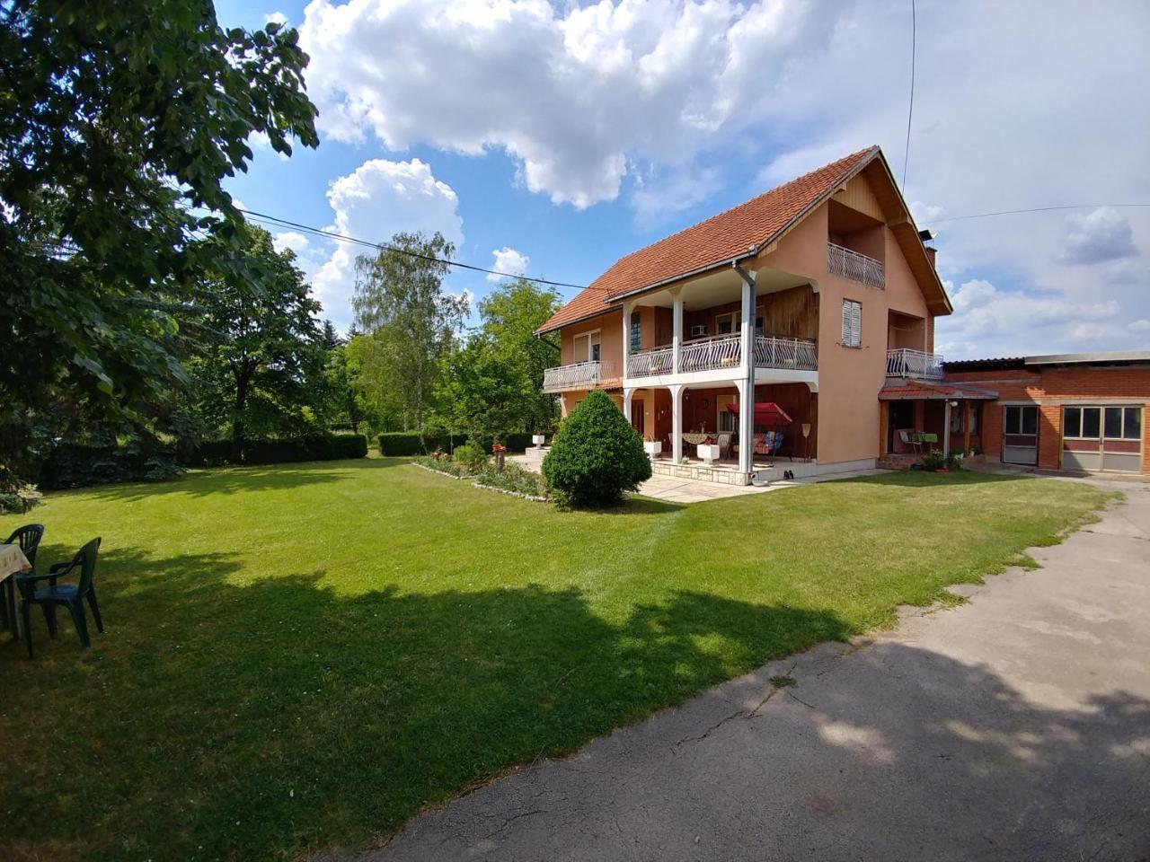 Apartments Domacinstvo Nikolic Valjevo Extérieur photo
